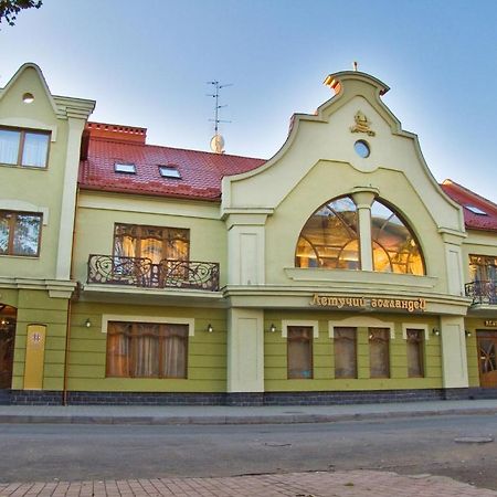 Letuchiy Gollandets Hotel Uzhhorod Bagian luar foto
