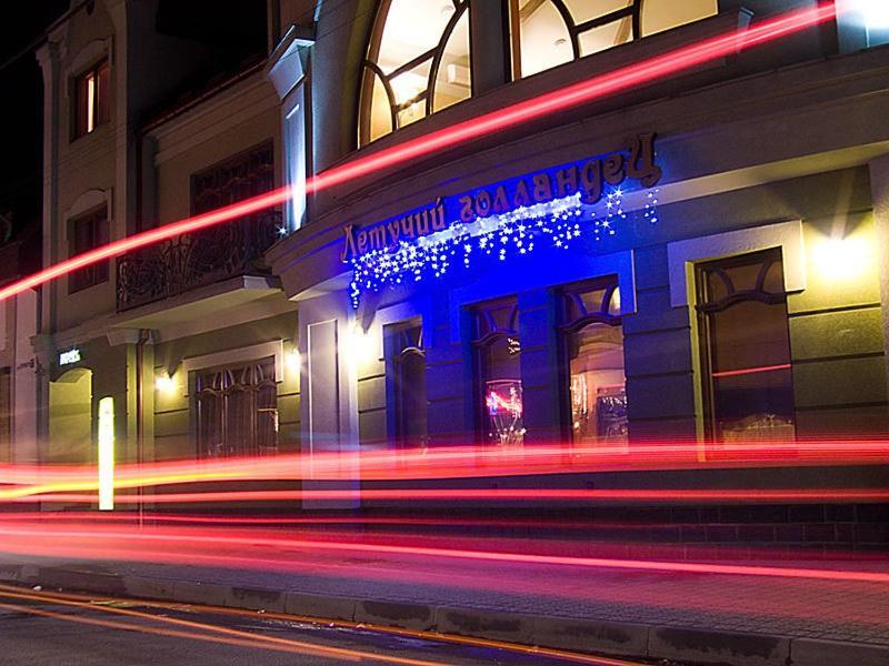 Letuchiy Gollandets Hotel Uzhhorod Bagian luar foto