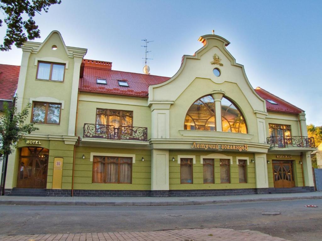 Letuchiy Gollandets Hotel Uzhhorod Bagian luar foto
