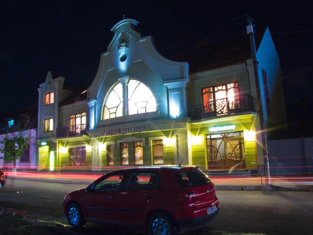 Letuchiy Gollandets Hotel Uzhhorod Bagian luar foto