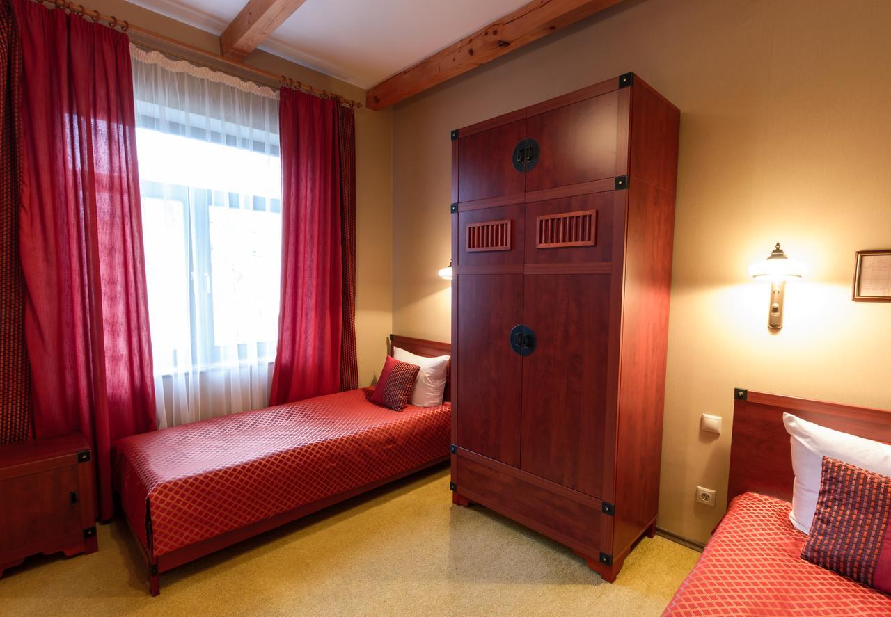 Letuchiy Gollandets Hotel Uzhhorod Bagian luar foto