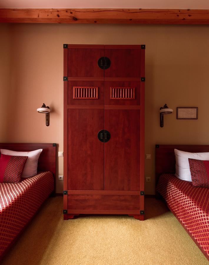 Letuchiy Gollandets Hotel Uzhhorod Bagian luar foto