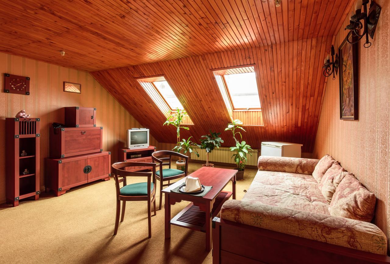 Letuchiy Gollandets Hotel Uzhhorod Bagian luar foto